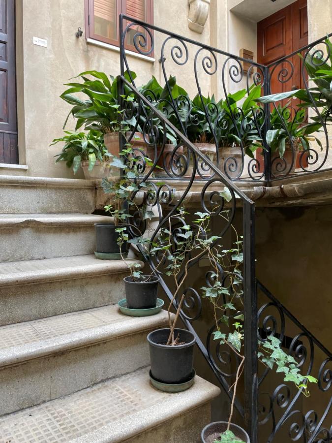 La Casa Sulla Piazza Apartamento Enna Exterior foto