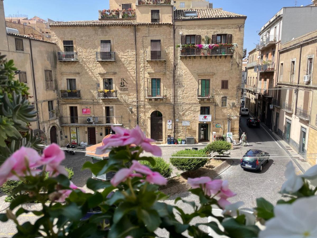 La Casa Sulla Piazza Apartamento Enna Exterior foto